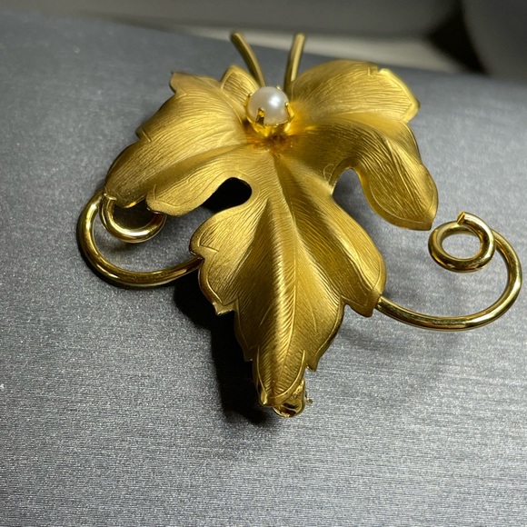 Charles Reis Co “CR CO” Textured Dimensional 12k Gf Leaf Brooch Vintage - Picture 6 of 10